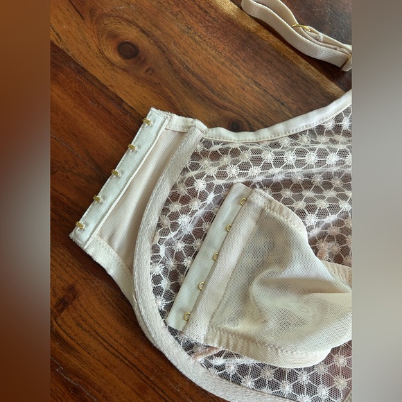 NWOT Victoria's Secret Luxe Starburst Unlined Plunge Bra Read - Picture 9 of 10